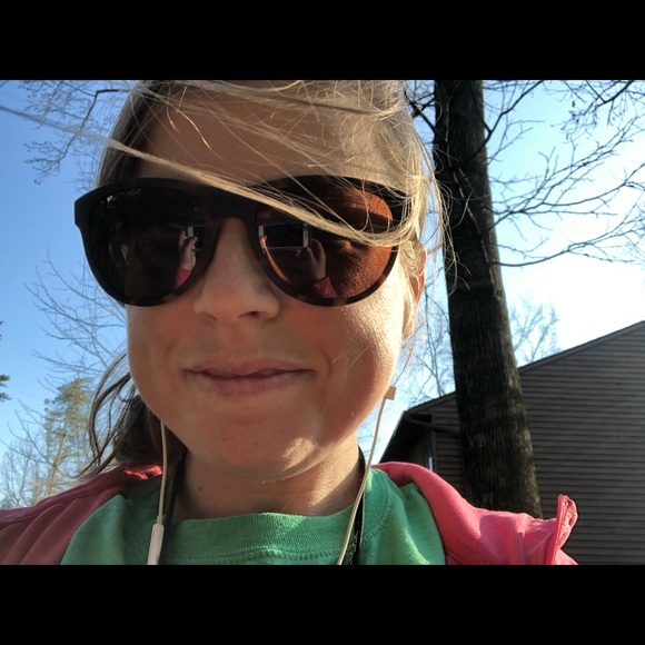 Meet your Posher, Tayla - Picture 1 of 1